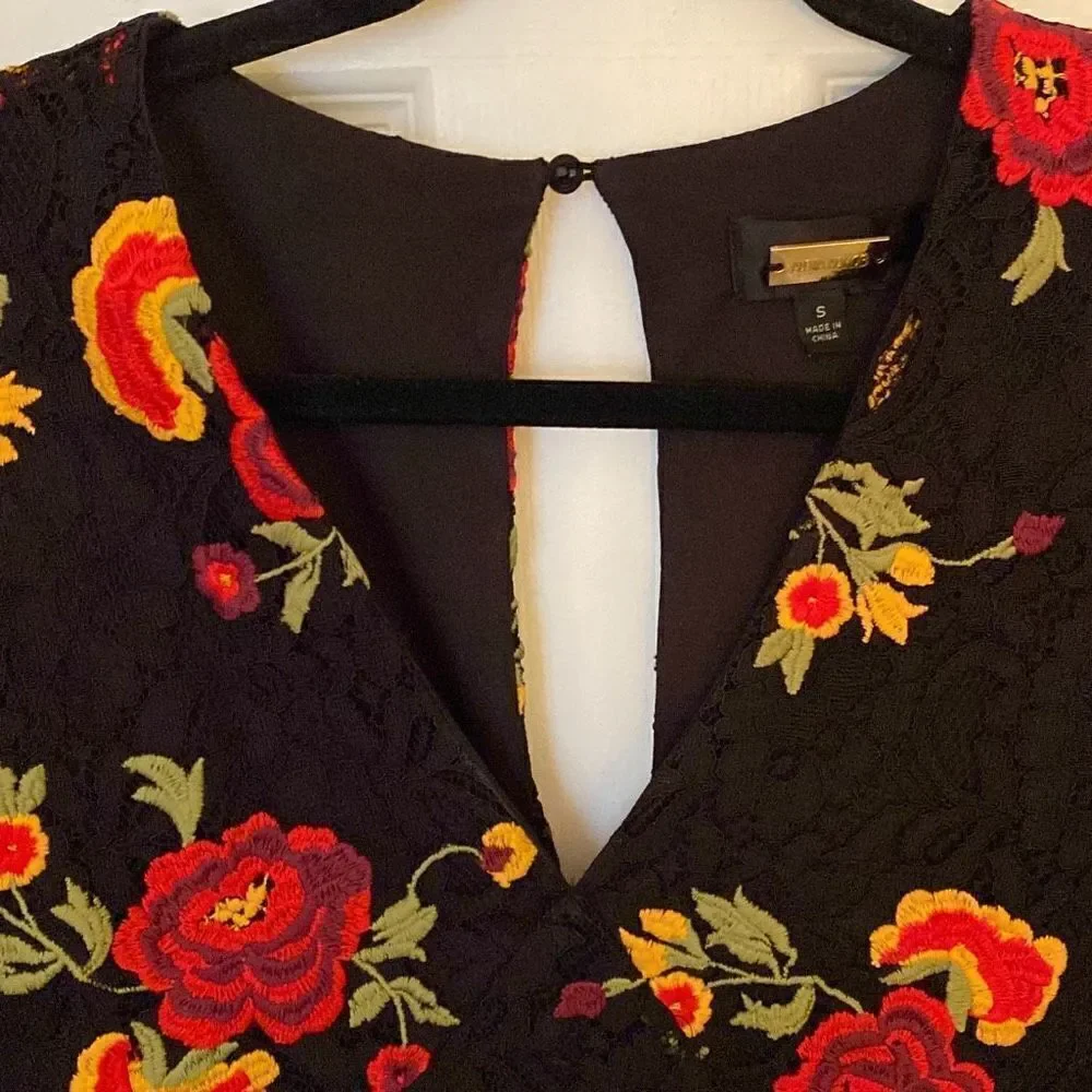 Alexa Admor Black Floral Lace Top, Size Small. - Picture 5 of 15